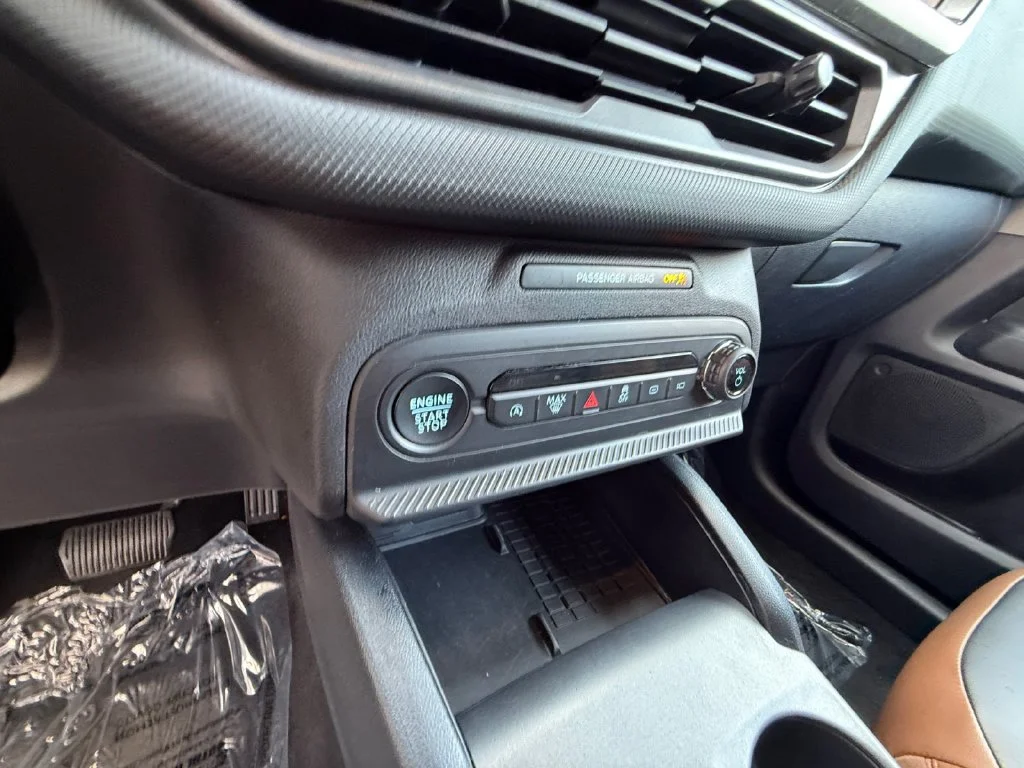 Used 2025 Gray Ford Outer Banks image 22
