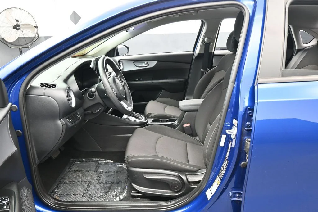 Used 2023 Deep Sea Blue Kia LXS image 10