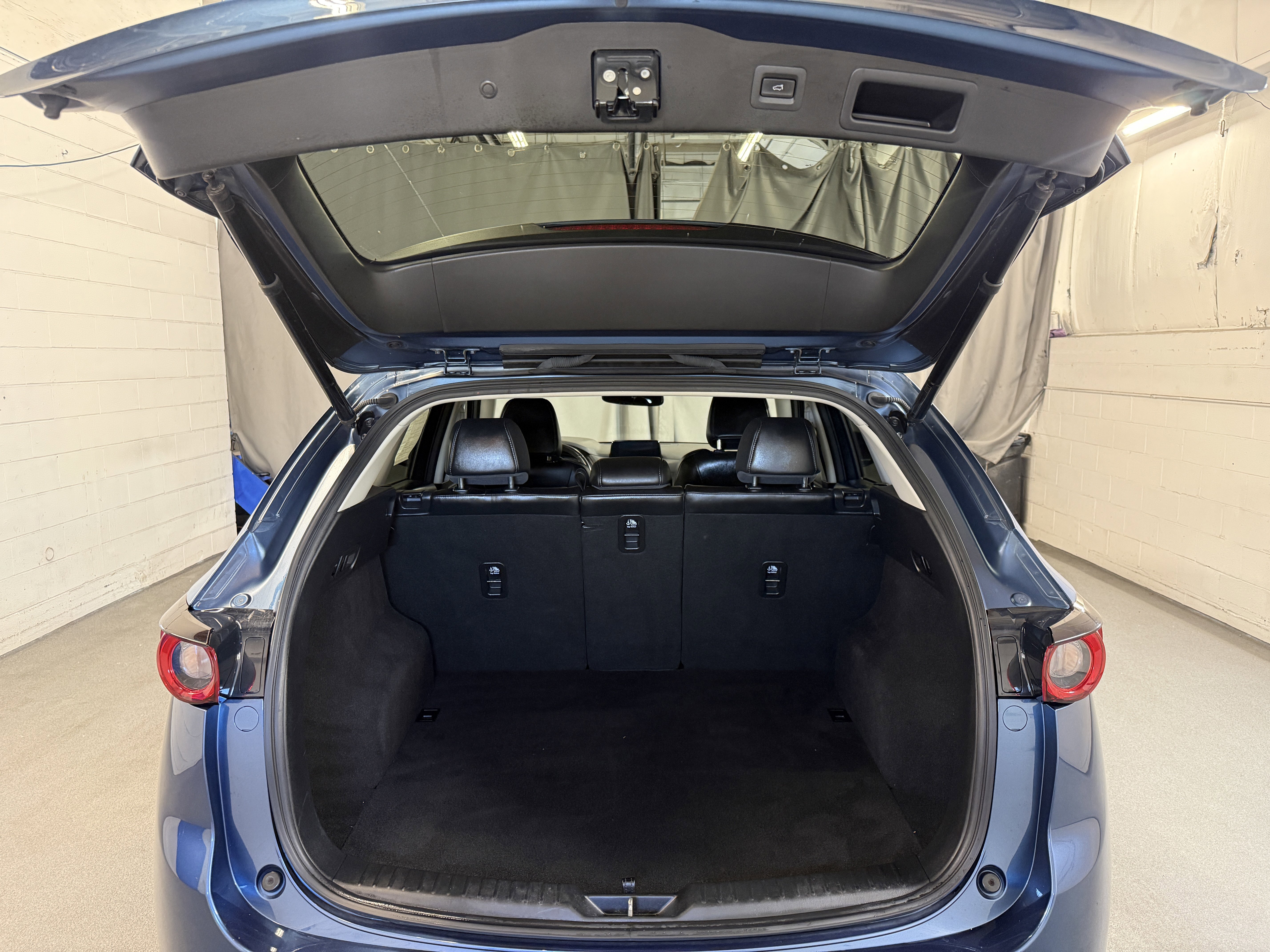 Used 2018 Eternal Blue Mica Mazda Touring image 8