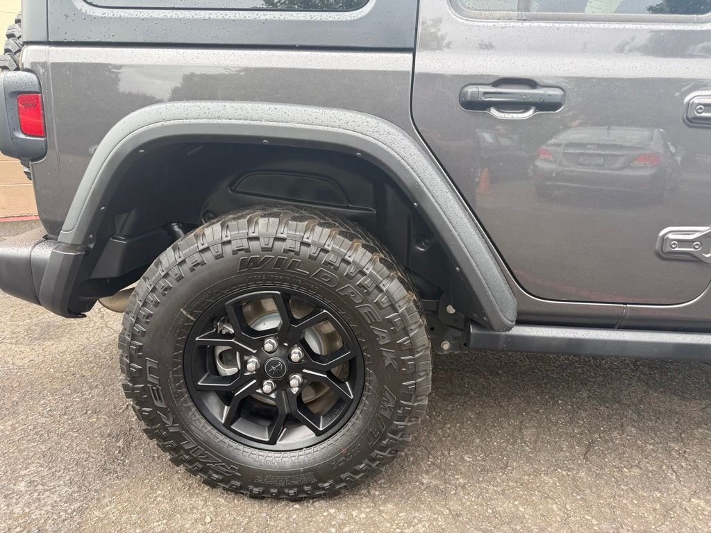 Used 2025 Granite Crystal Metallic Clearcoat Jeep Willys image 4