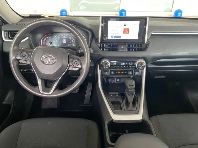 2025 Toyota RAV4 XLE - Photo 14