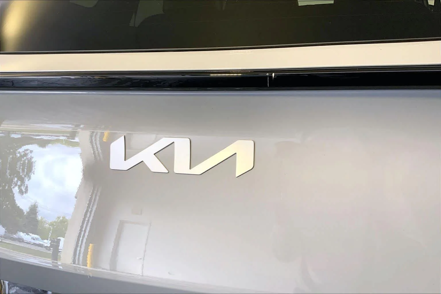 Used 2024 Wolf Gray Kia SX-Prestige image 10