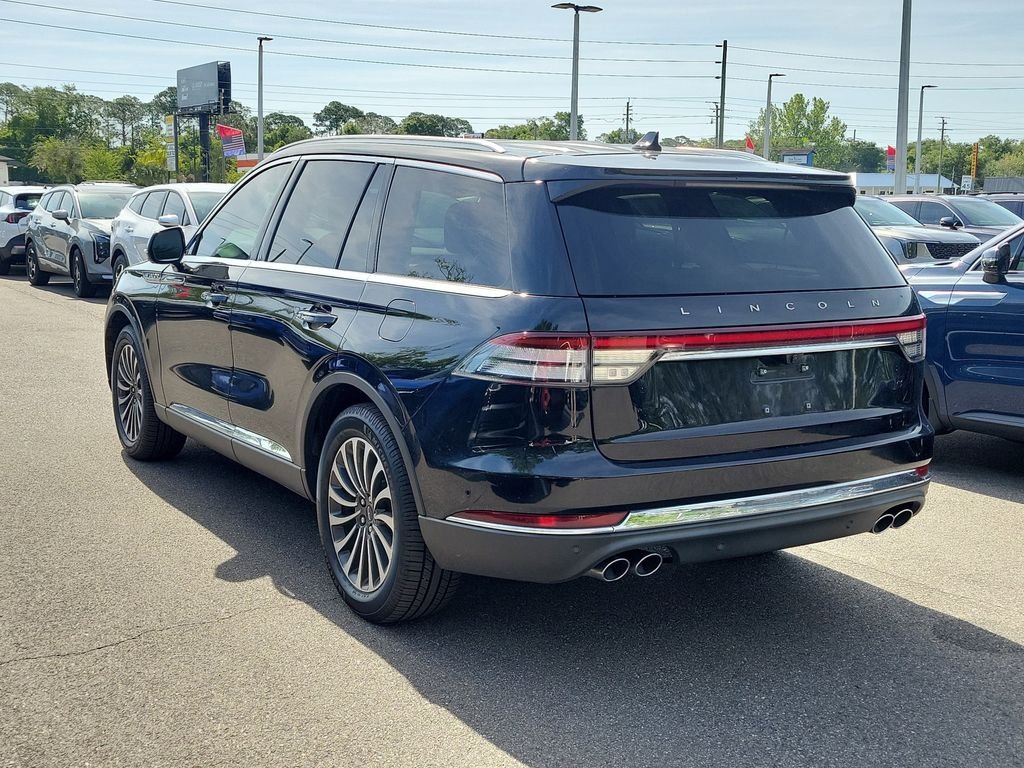 Used 2022 Black Metallic Lincoln Reserve image 4