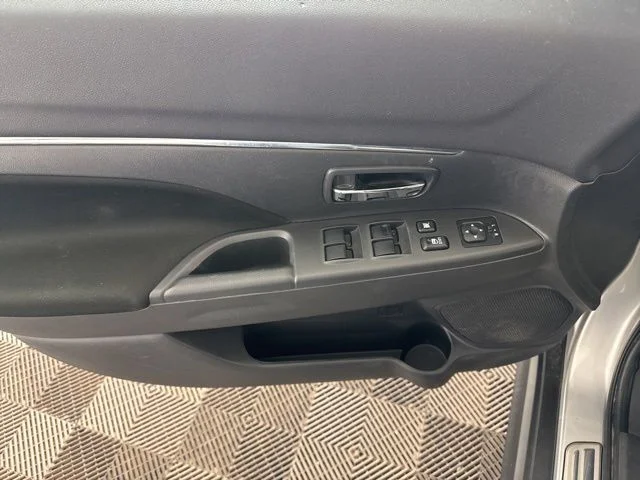 Used 2023  Mitsubishi 2.0 SE image 18