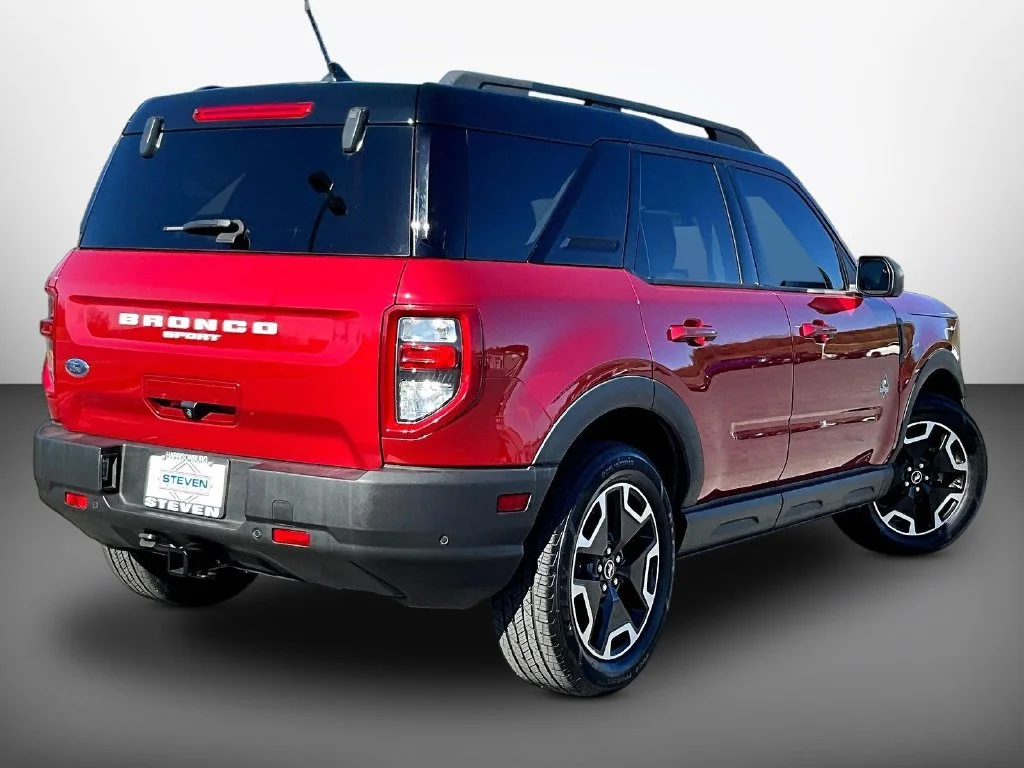 Used 2021 Red Ford Outer Banks image 6