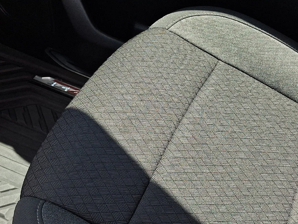 Used 2022 Summit White Chevrolet LT image 27