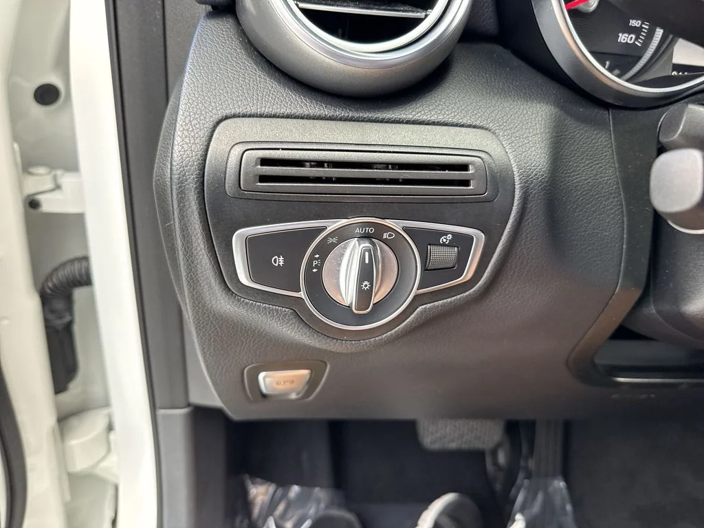 Used 2018 Polar White Mercedes-Benz GLC 300 image 57