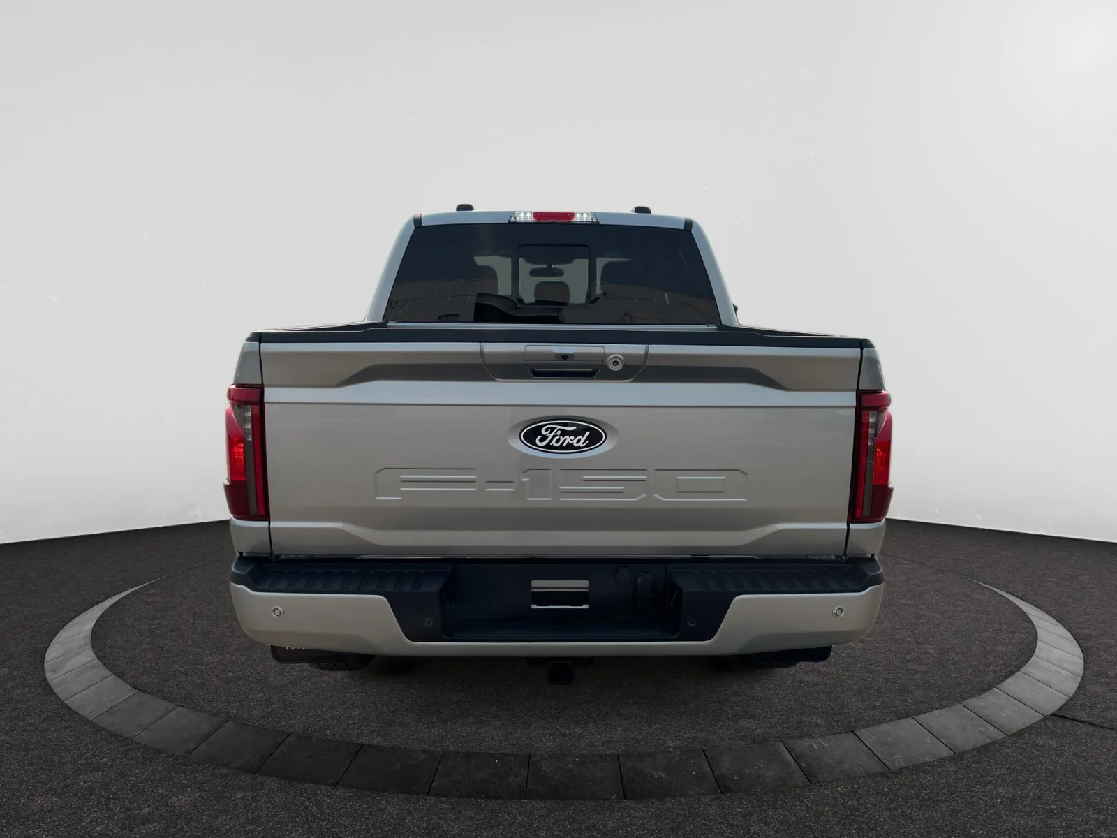 New 2026 Iconic Silver Metallic Ford XLT image 4