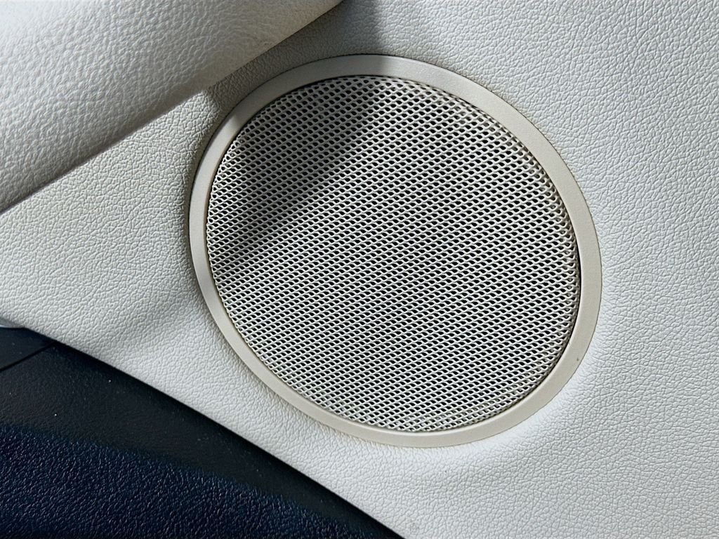 Used 2020 Mineral White Metallic BMW xDrive30i image 19