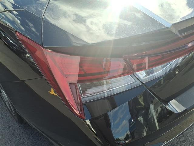 2023 Hyundai Elantra Limited - Photo 14