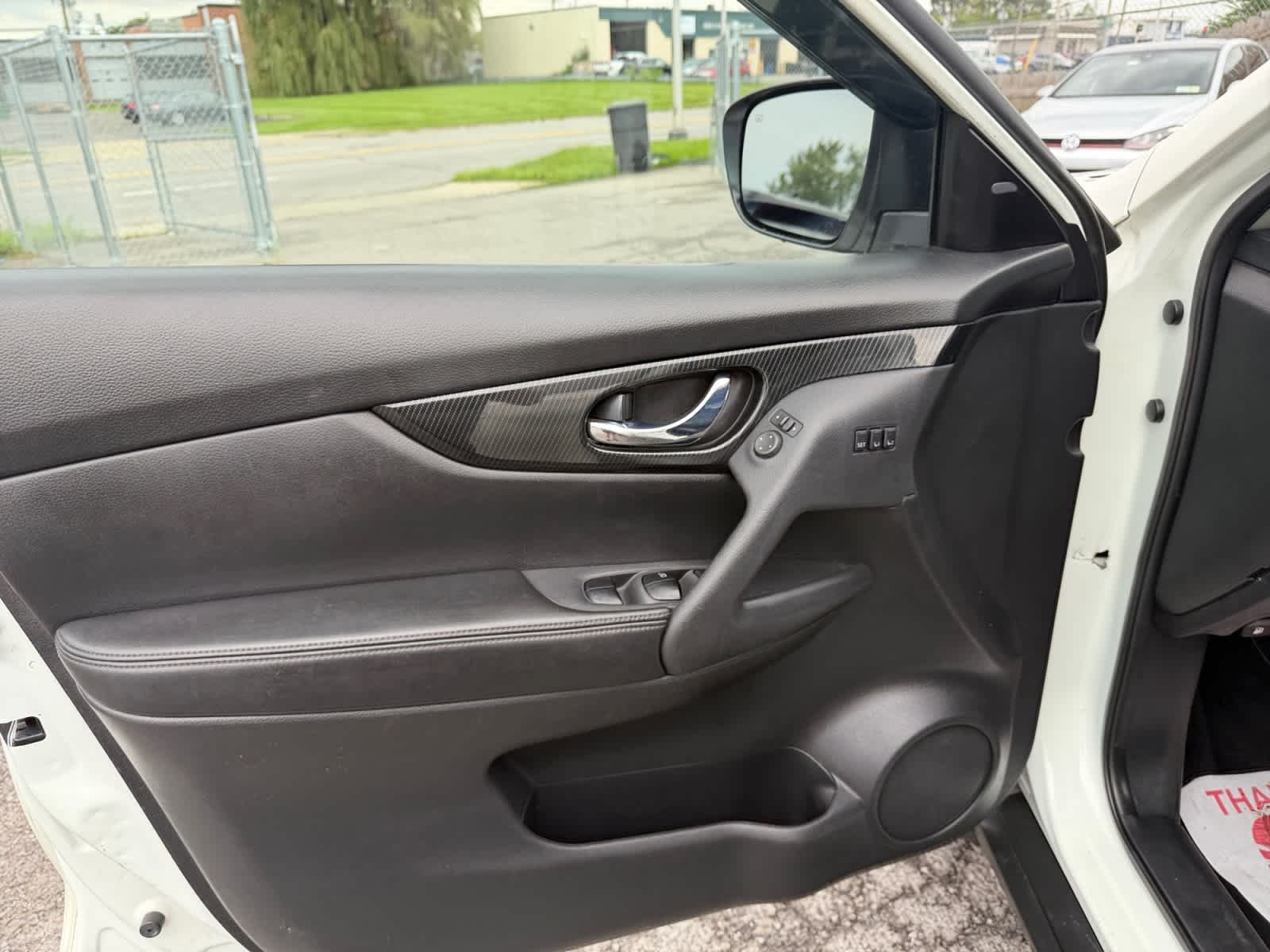 Used 2017 Pearl White Nissan SL image 14