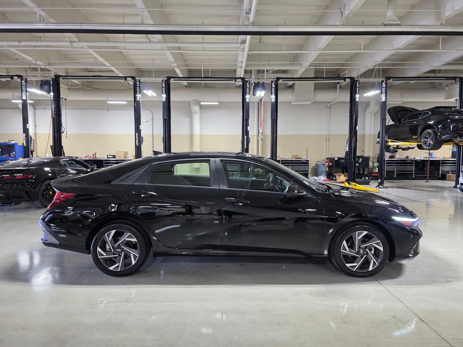 Used 2025 Abyss Black Hyundai SEL Sport image 8