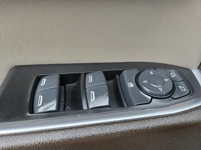 Used 2025 White Chevrolet LT image 37