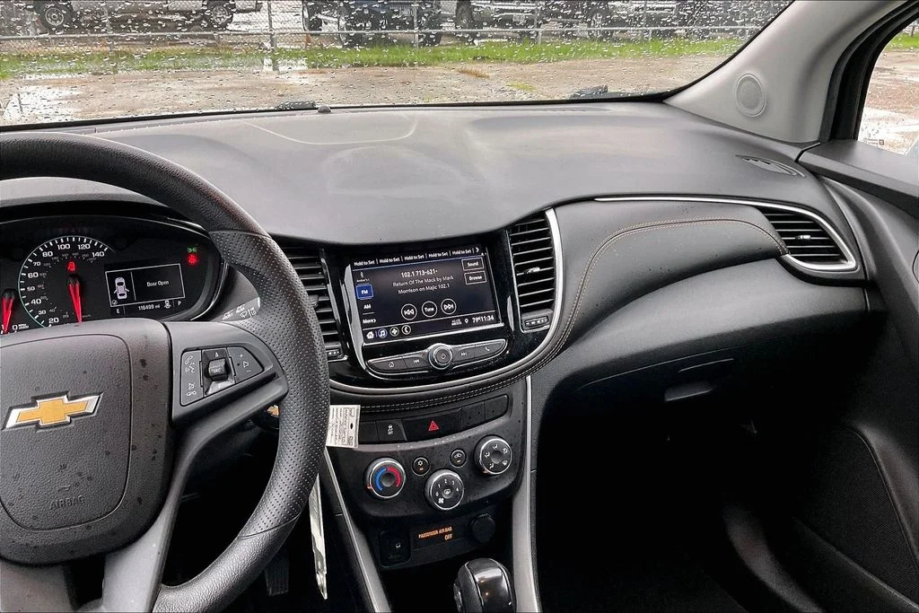 Used 2022 Silver Chevrolet LS image 9