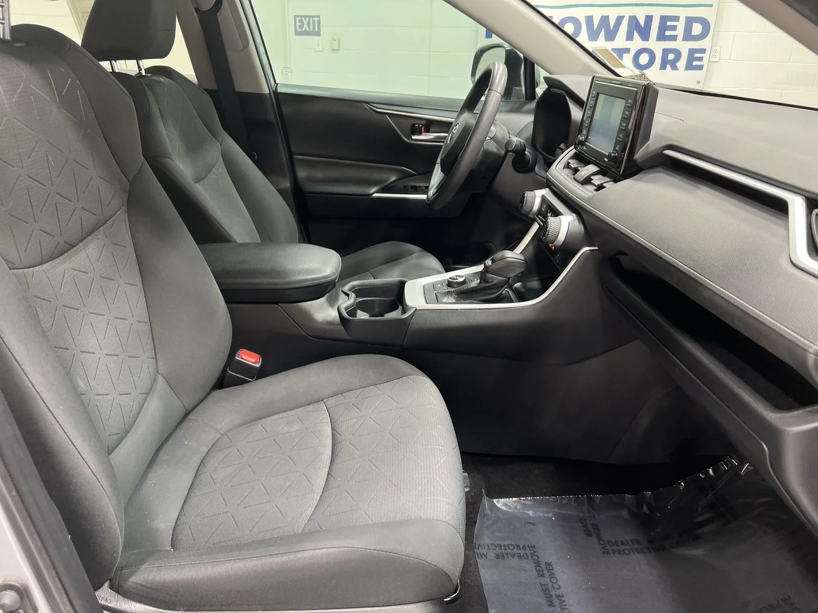 Used 2020 Silver Toyota XLE image 24