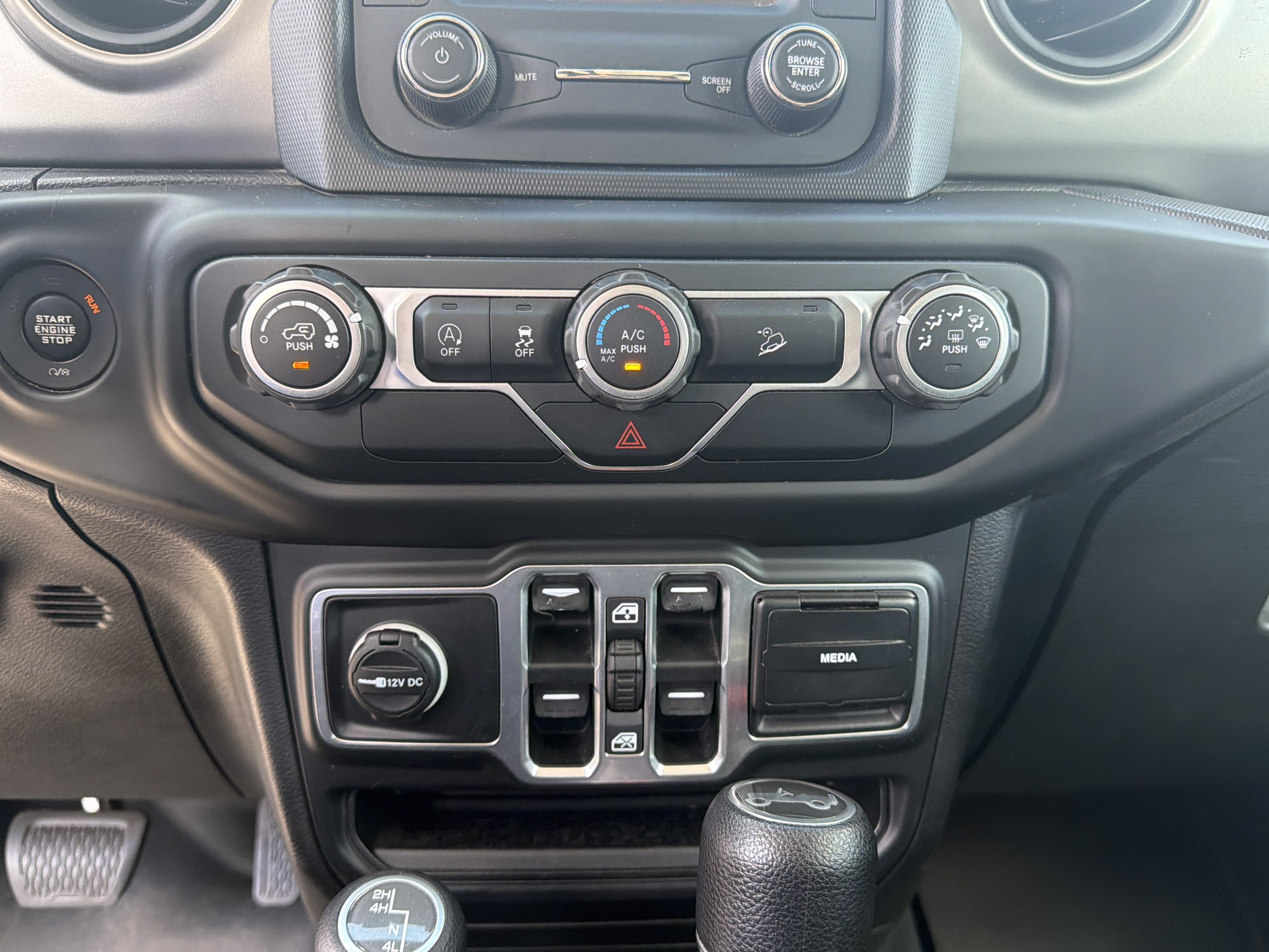 Used 2018 Granite Crystal Metallic Clearcoat Jeep Sport S image 13