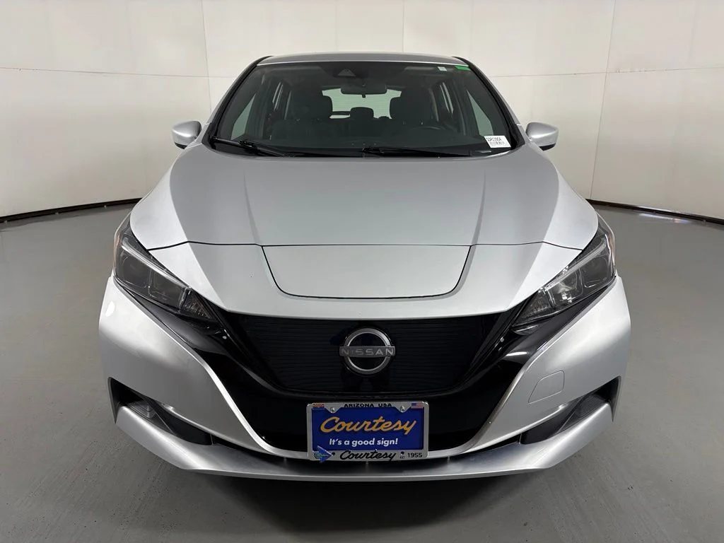 Used 2025 Silver Nissan S image 4