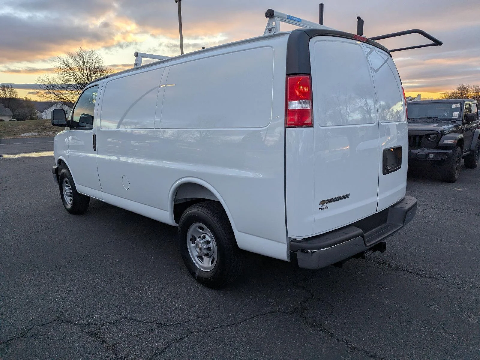 2025 Chevrolet Express Cargo Work Van - Photo 30