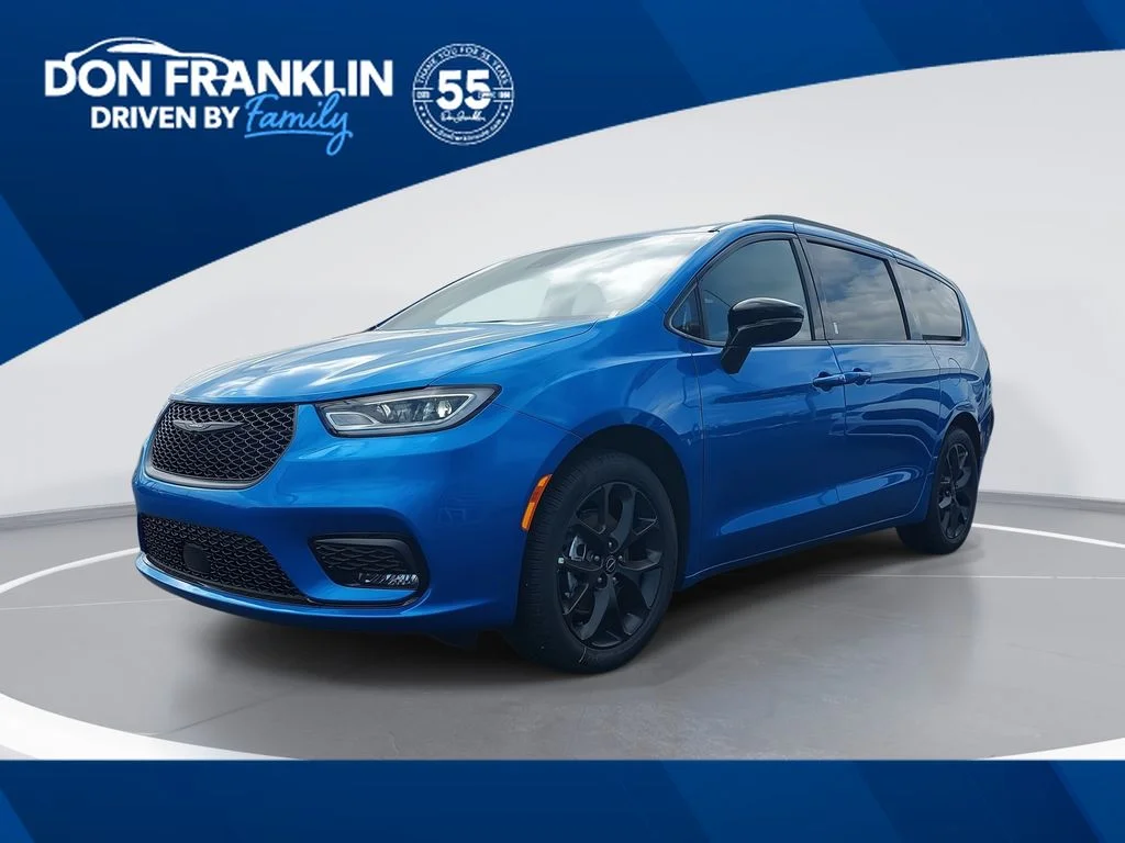 2026 Chrysler Pacifica Limited's photo