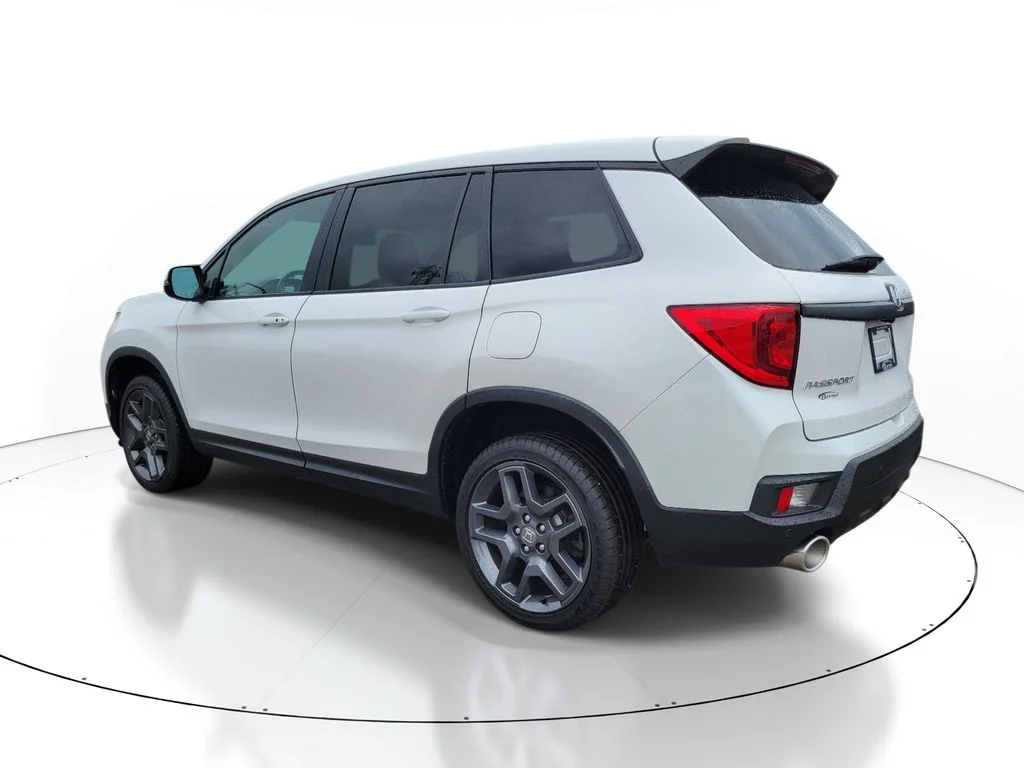Used 2023  Honda EX-L image 3