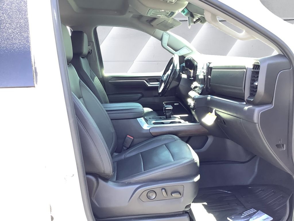 Used 2023 White GMC SLT image 13