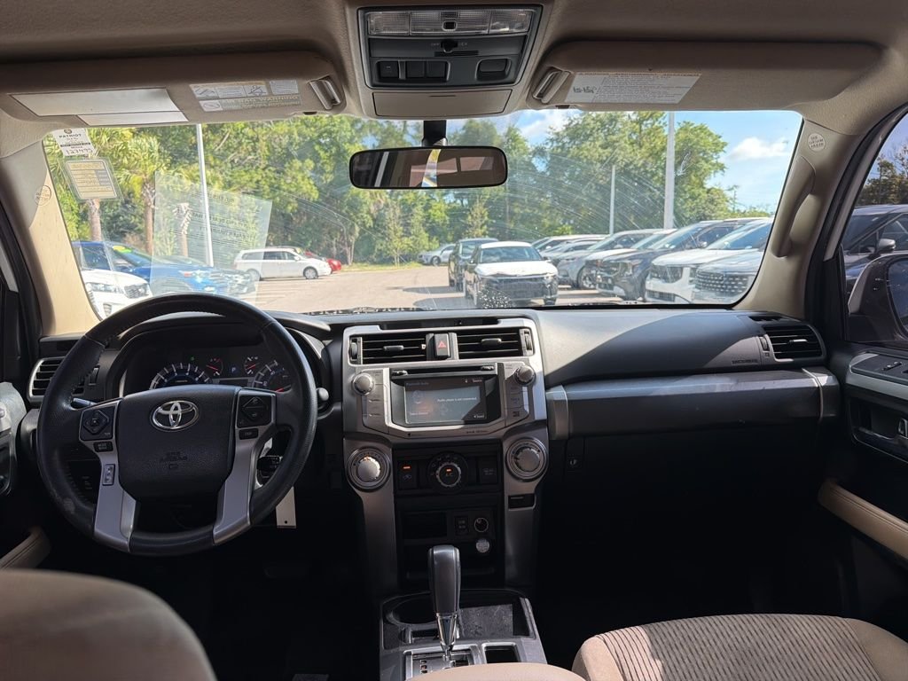 Used 2016 White Toyota SR5 image 21