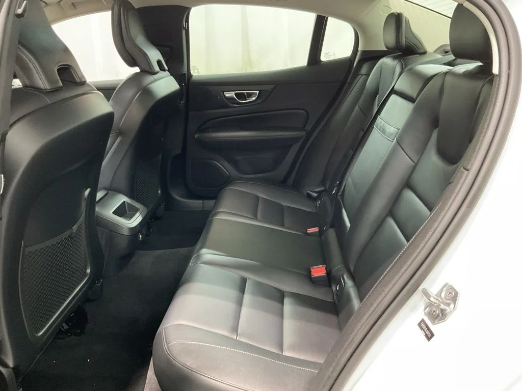 Used 2020 Crystal White Pearl Volvo T5 Momentum image 21