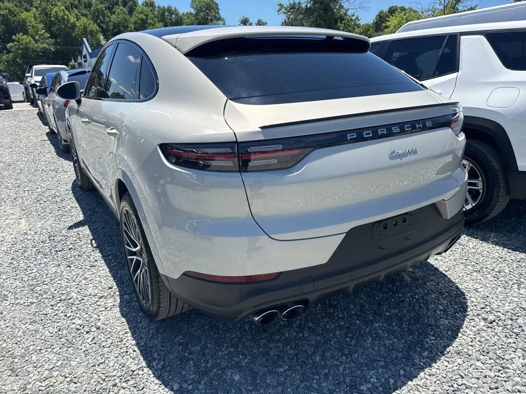 Used 2022  Porsche Base image 5