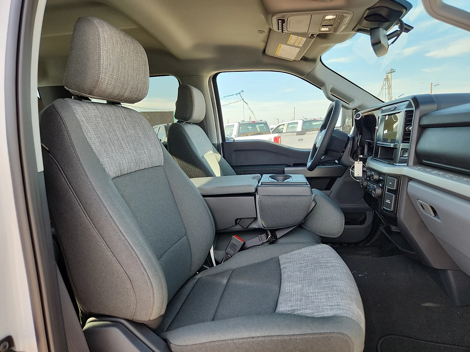 New 2027 Oxford White Ford XLT image 20
