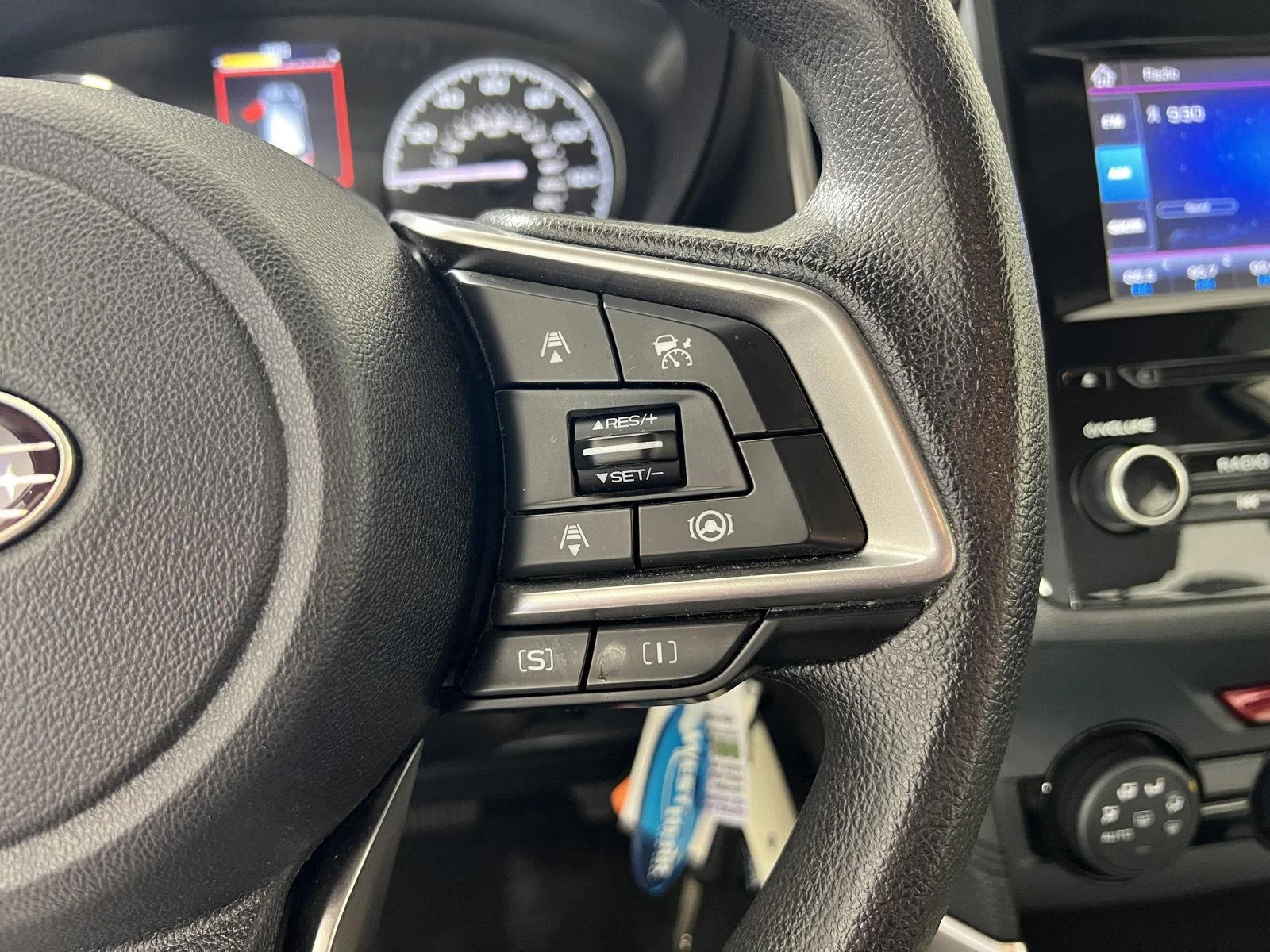Used 2020  Subaru BASE image 9