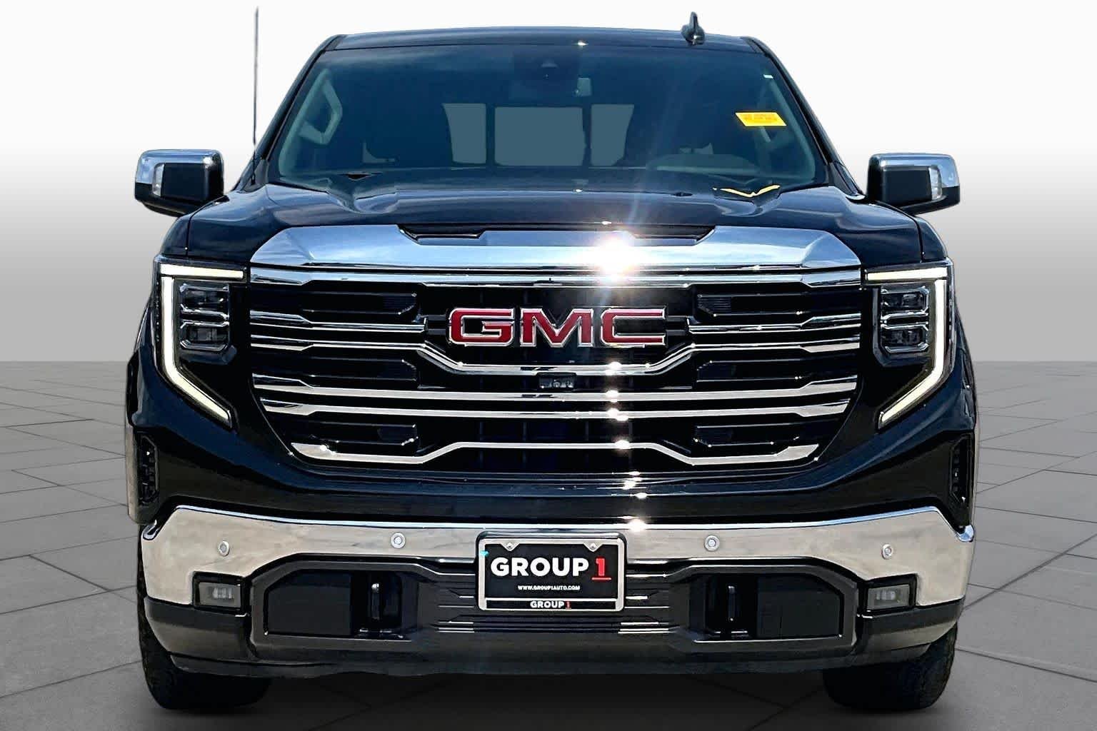 Used 2024 Onyx Black GMC SLT image 4