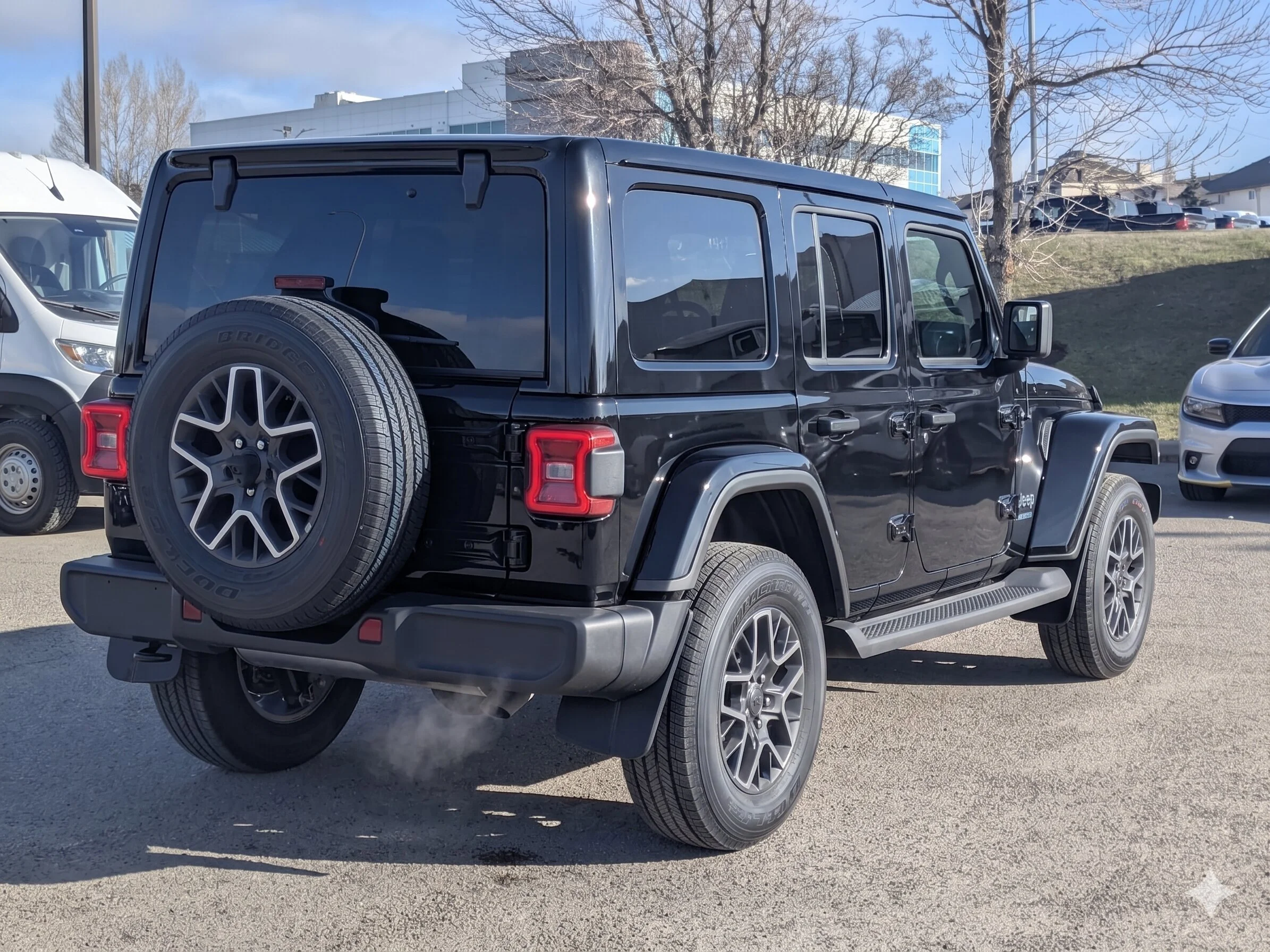 New 2026 Black Jeep Sahara - - McKinley Leather Seats - Body?Colour Hardtop - Side Steps - 3.6L Pentastar V6 & More image 8