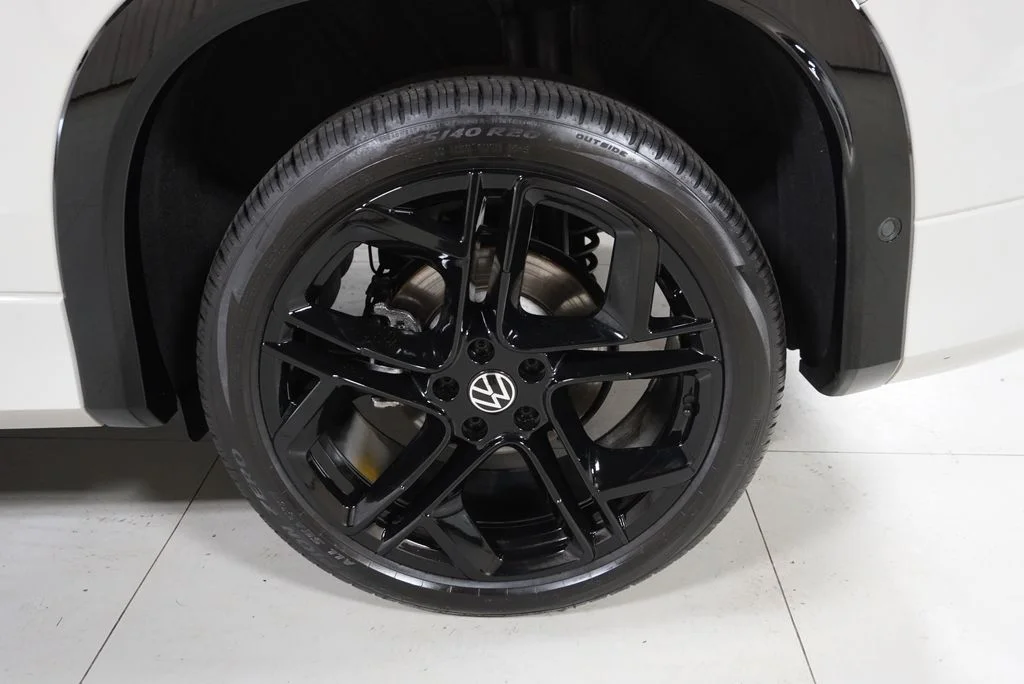 Certified Used 2026 Sandstone w/Deep Black Roof Volkswagen SE R-Line Black image 41