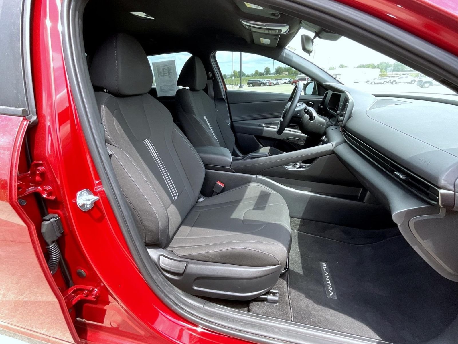 2025 Hyundai Elantra SEL - Photo 16