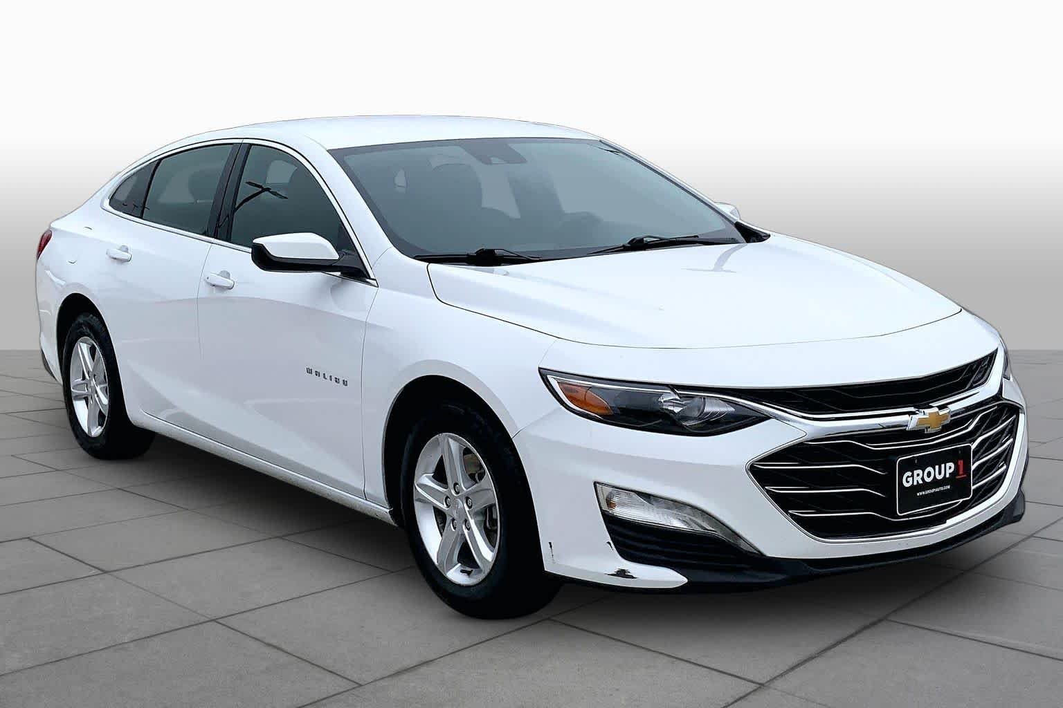 Used 2024 Summit White Chevrolet LT image 3