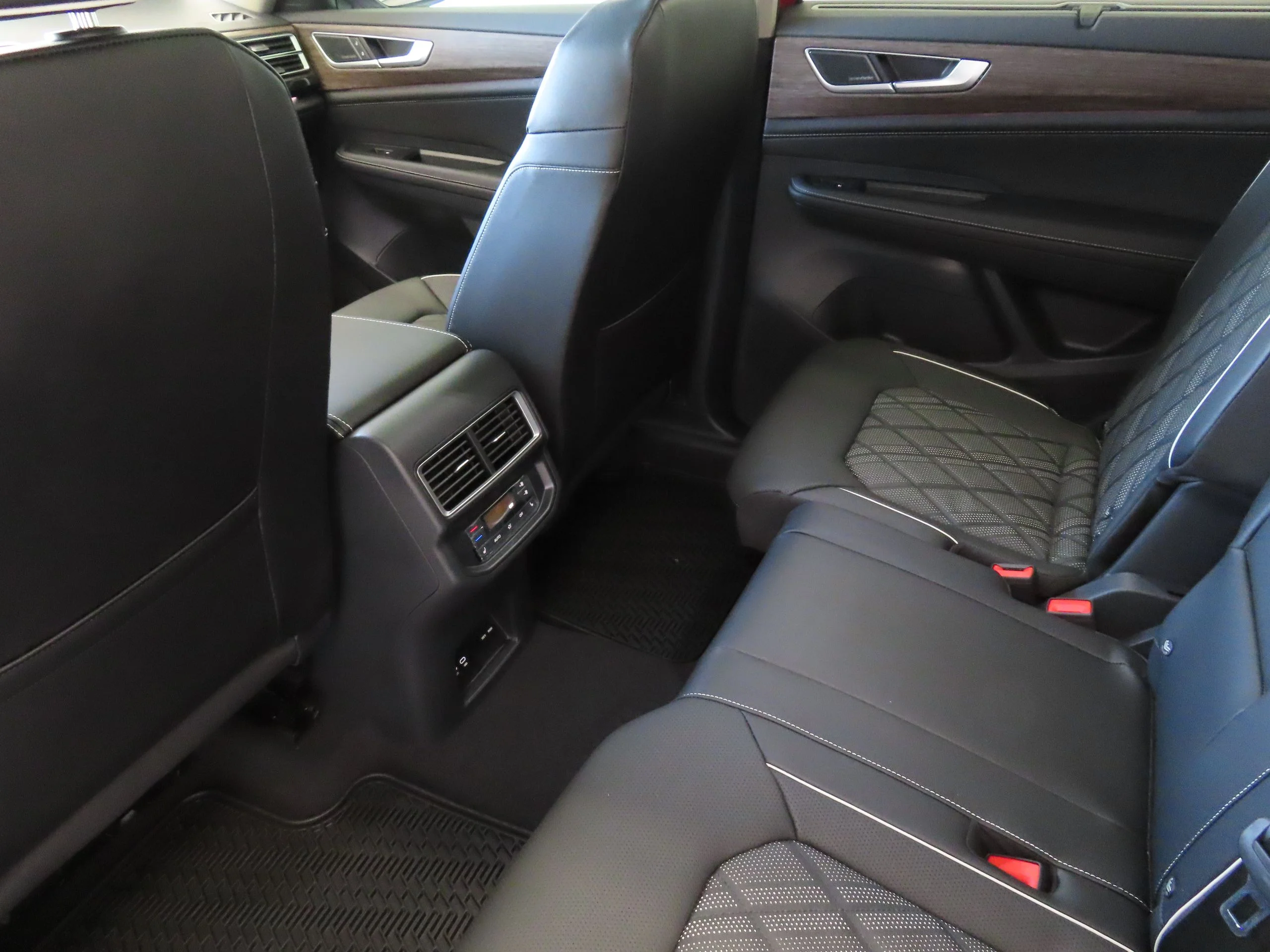 2025 Volkswagen Atlas SEL Premium R-Line - Photo 23
