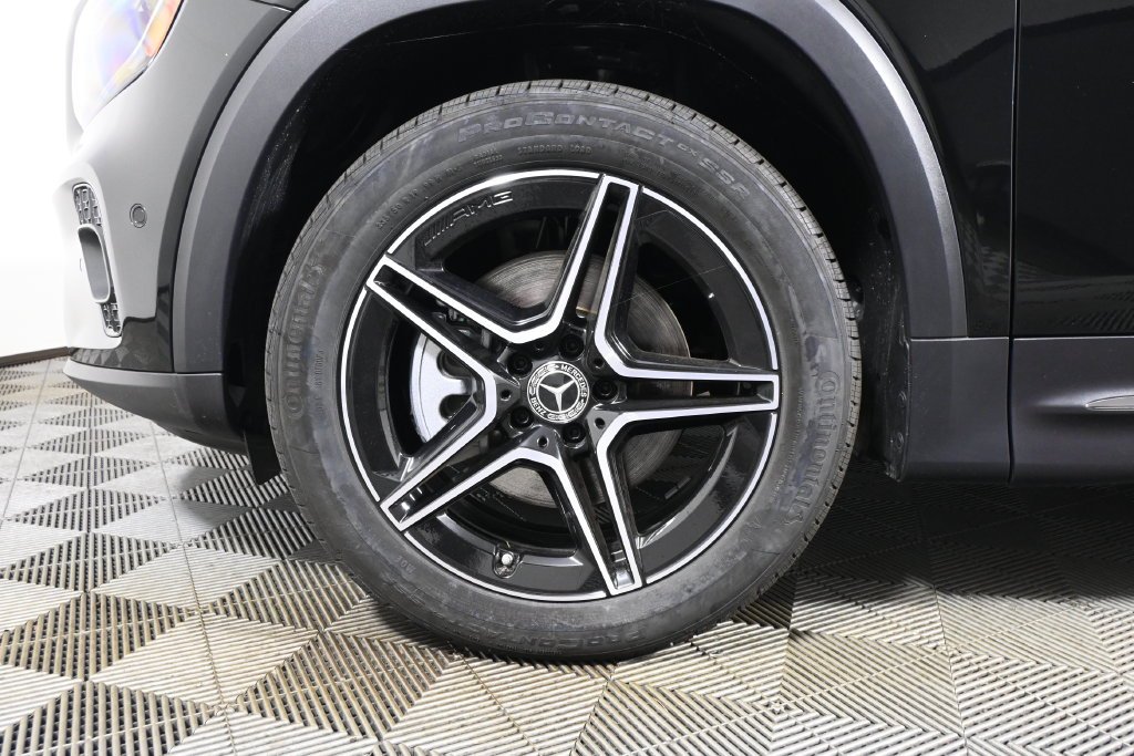 New 2026 Cosmos Black Metallic Mercedes-Benz GLB 250 image 12