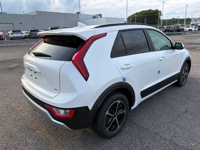 New 2026 Snow White Pearl Kia LX image 7