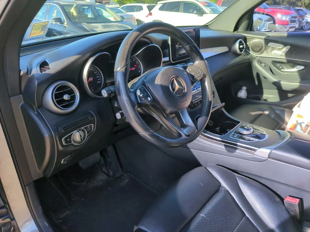 Used 2017  Mercedes-Benz GLC 300 image 8