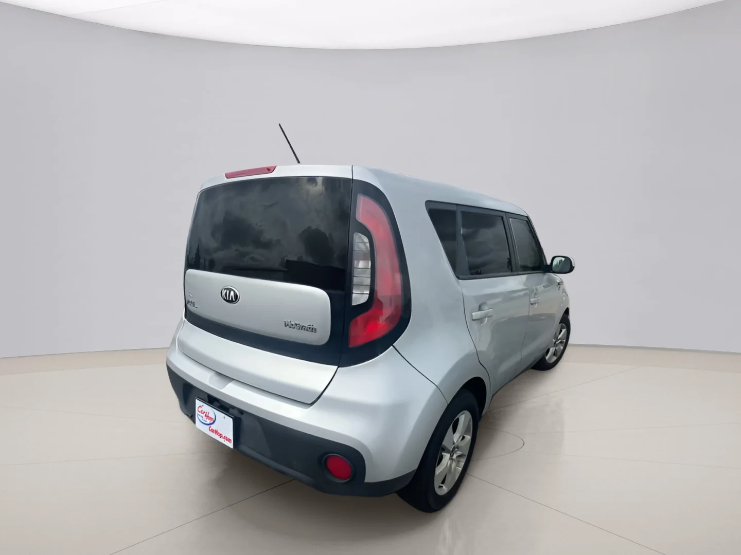 Used 2018 Silver Kia  image 6