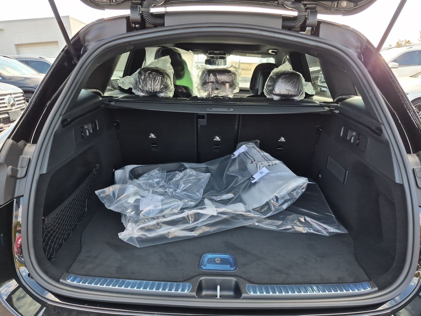 New 2027 Black Mercedes-Benz GLC300 image 9