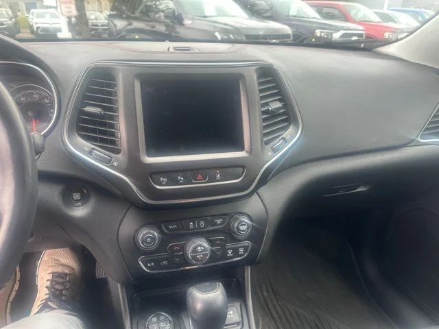 Used 2019 White Jeep Trailhawk image 13