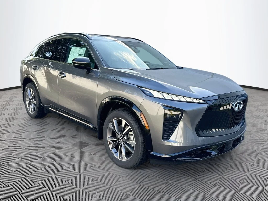 New 2027 GRAPHITE SHADOW INFINITI Luxe AWD image 3