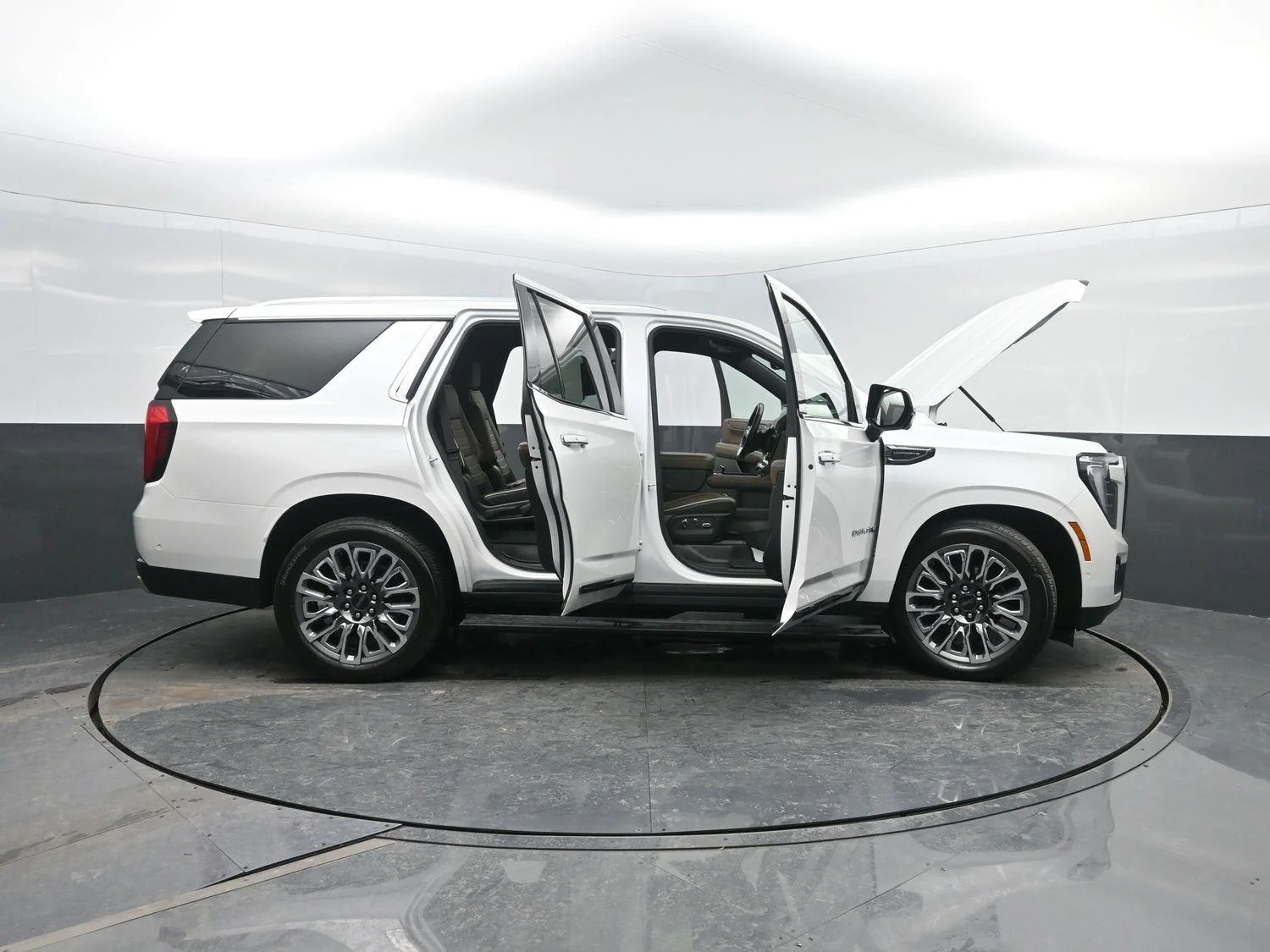 Used 2025 White Frost Tricoat GMC Denali Ultimate image 57
