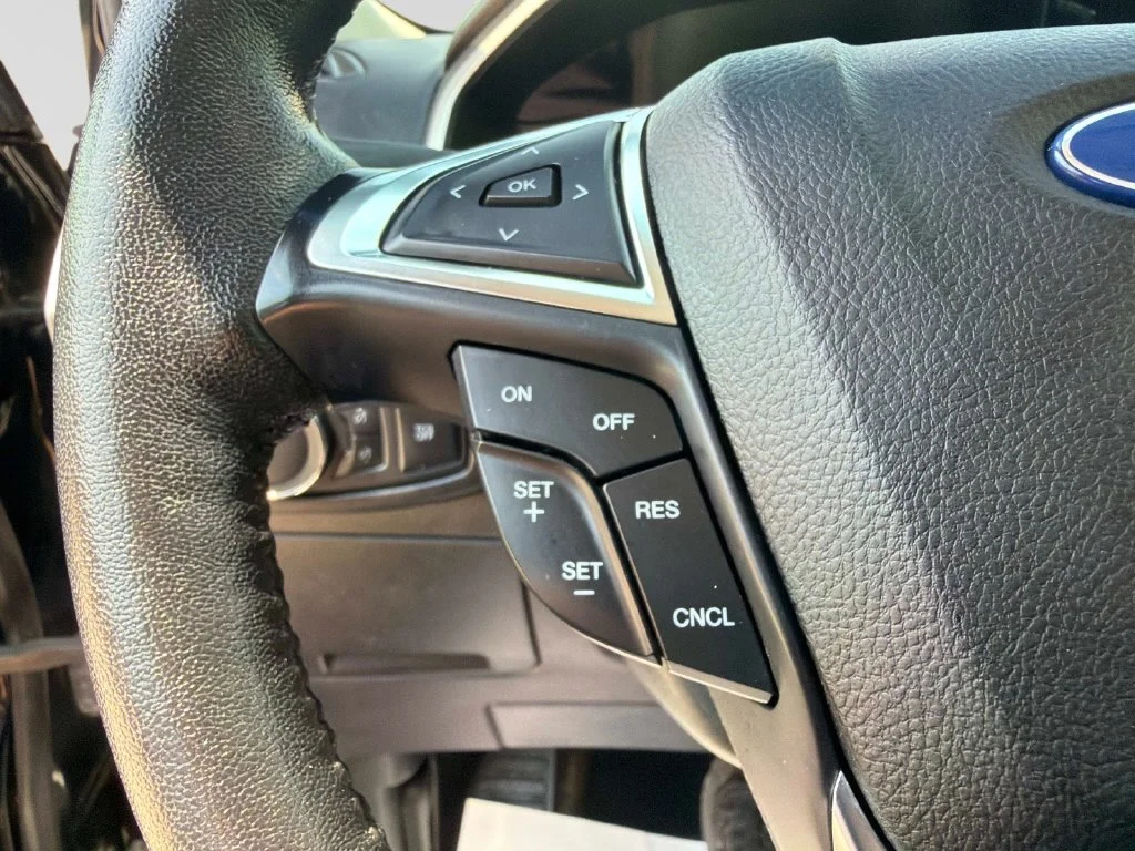 Used 2020 Black Ford SEL image 30