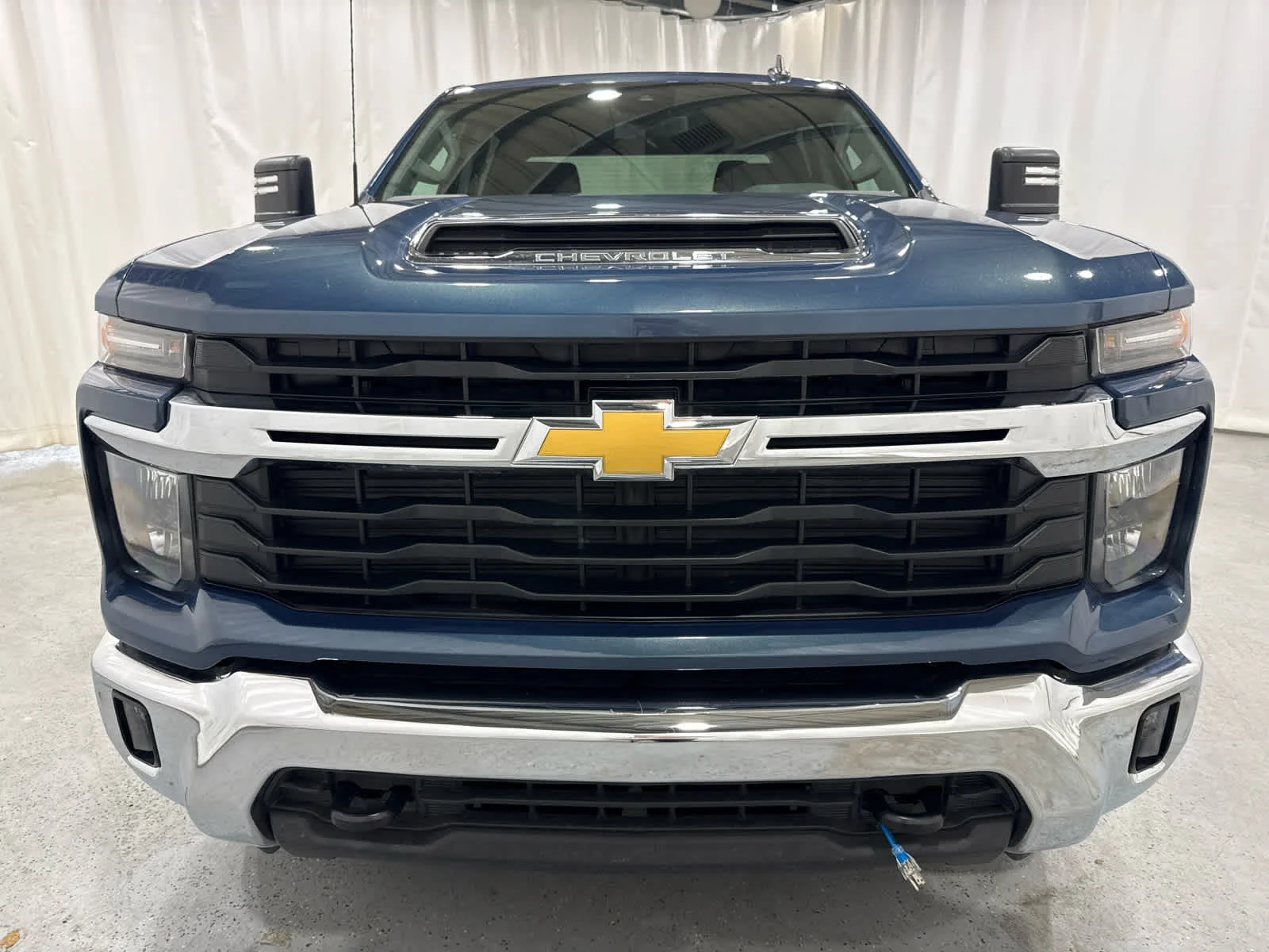 Used 2026 Lakeshore Blue Metallic Chevrolet LT image 8