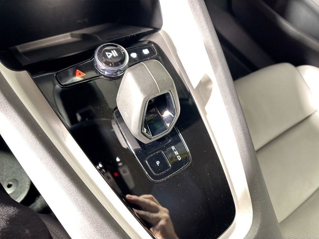 Used 2024 Snow Metallic Polestar Long Range Dual Motor image 18