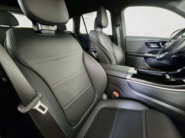 Used 2025  Mercedes-Benz GLC 300 image 27