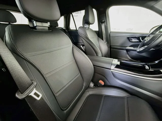 Used 2025 White Mercedes-Benz GLC 300 image 27