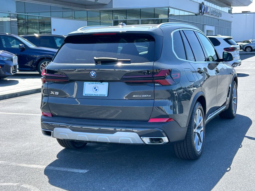 New 2026 Dravit Grey Metallic BMW xDrive50e image 5